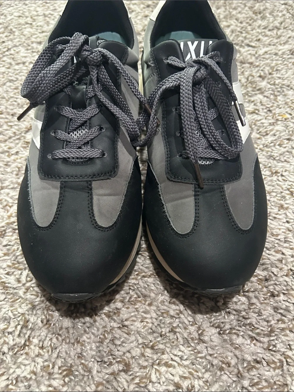 Women’s Casual Athletic Sneakers in Black and Gray